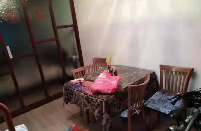 上四方小区 套一厅精装 南北向 拎包住 3楼 2万年 初次租